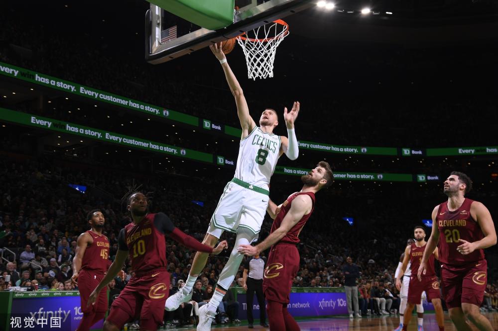 他努力在足 他努力在足