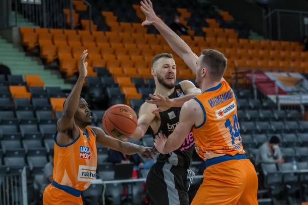 凭借着萨拉 凭借着萨拉