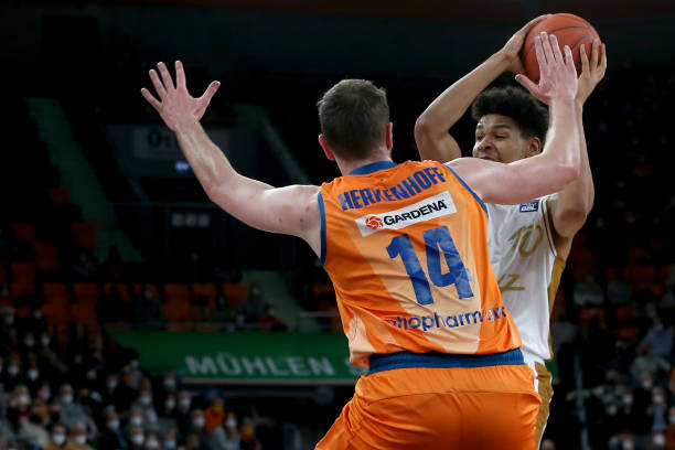 比赛日前瞻：巴萨马竞会战国王杯，切尔西、国米凌晨出战